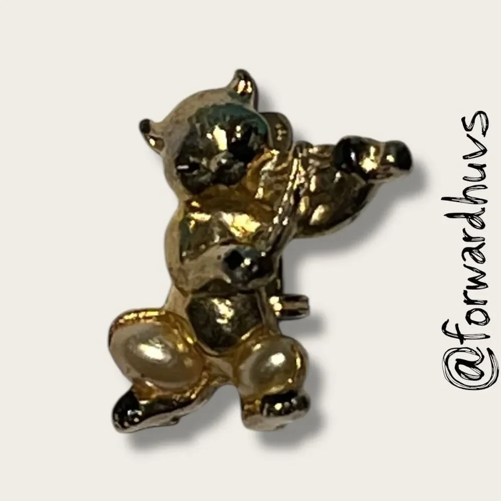 Cat Playing the Fiddle - Faux Pearl Knees - 1” Brooch